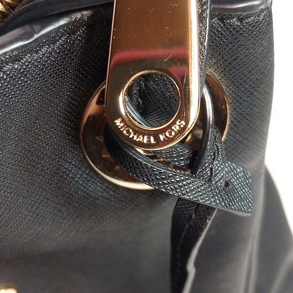 Michael Kors Walsh Shoulder Bag - Picture 6 of 9